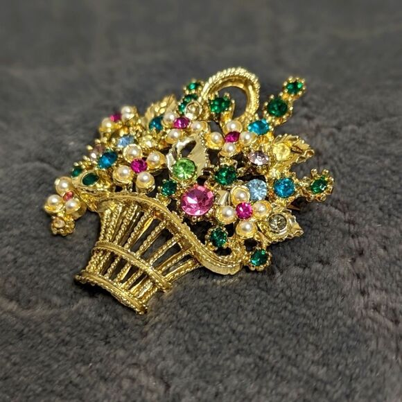 Vintage Goldtone & Rhinestone Floral Basket Brooche - Picture 8 of 8